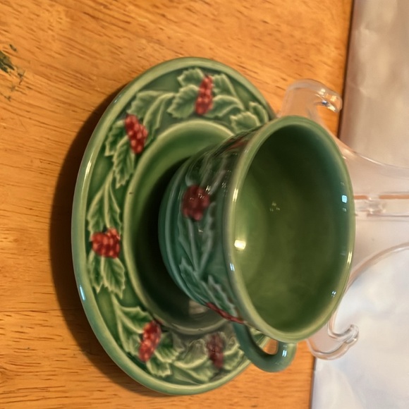 Lovely. hand made in Portugal , 2pc cup n saucer with holly n berry design. - Picture 8 of 8
